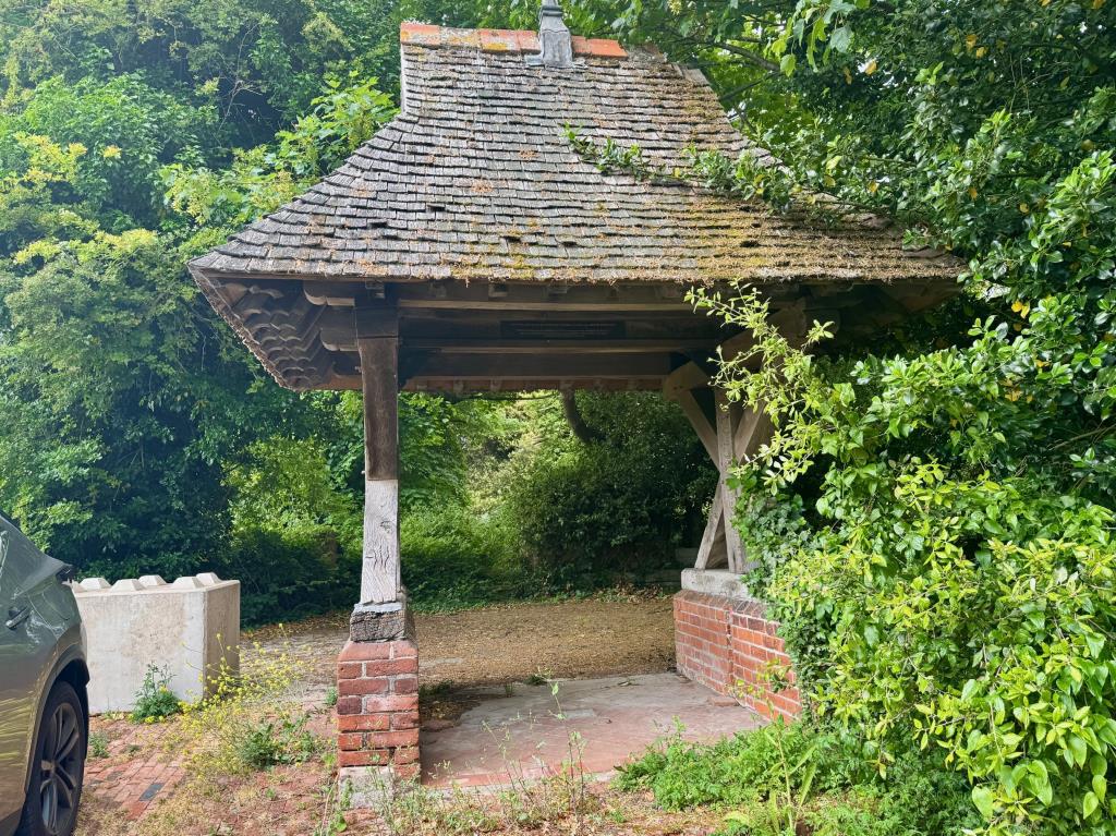 Lot: 178 - FIRE DAMAGED PERIOD LISTED CHURCH - Entrance at roadside